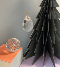 Charger l'image dans la galerie, Décoration upcylée - Pampille facetée et diamants - N11