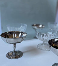 Charger l'image dans la galerie, coupe à glace en verre vintage