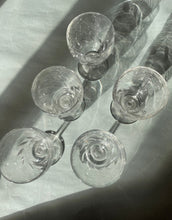 Charger l'image dans la galerie, Verres à vin Art déco - Motifs floral gravé