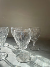 Charger l'image dans la galerie, Verres à vin Art déco - Motifs floral gravé