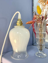 Charger l'image dans la galerie, Lampe baladeuse vintage - Globe tulipe blanc