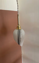 Charger l'image dans la galerie, Lampe baladeuse - Globe blanc et noir asymétrique