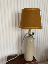 Charger l'image dans la galerie, luminaire vintage fait-main