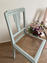 Charger l'image dans la galerie, chaise vintage avec cannage
