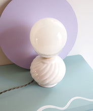 Charger l'image dans la galerie, globe en opaline