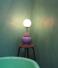 Charger l'image dans la galerie, Lampe à poser vintage - Céramique, opaline, verre et laiton