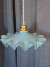 Charger l'image dans la galerie, Suspension vintage dentelée en opale bleue
