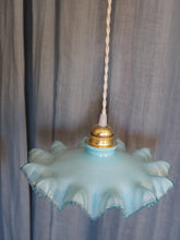Charger l'image dans la galerie, Suspension vintage dentelée en opale bleue