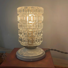 Charger l'image dans la galerie, Lampe à poser vintage - Globe en verre en pointe de diamants, socle en céramique