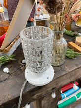 Charger l'image dans la galerie, Lampe à poser vintage - Globe en verre en pointe de diamants, socle en céramique