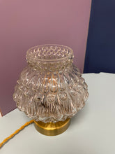 Charger l'image dans la galerie, Lampe à poser vintage - Globe en verre moulé transparent
