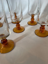Charger l'image dans la galerie, Flutes à champagne - Pied en verre ambré
