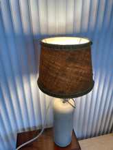 Charger l'image dans la galerie, lampe vintage en grès
