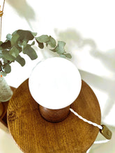 Charger l'image dans la galerie, lampe à poser vintage en bois
