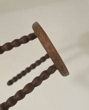 Charger l'image dans la galerie, tabouret tripode vintage
