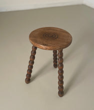 Charger l'image dans la galerie, tabouret vintage en bois
