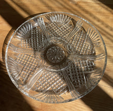 Charger l'image dans la galerie, plat vintage covetro verre ciselé

