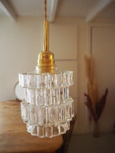 Charger l'image dans la galerie, SUSPENSION VINTAGE EN VERRE 
