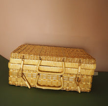 Charger l'image dans la galerie, valise en rotin vintage
