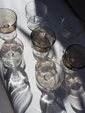 Charger l'image dans la galerie, Verres à pied Luminarc - Verre transparent et verre fumé
