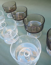 Charger l'image dans la galerie, Verres à pied Luminarc - Verre transparent et verre fumé
