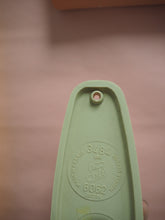Charger l'image dans la galerie, Patère murale vintage 70's - Plastique rose
