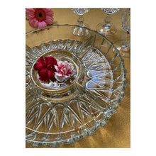 Charger l'image dans la galerie, plat compartimenté vintage en verre ciselé
