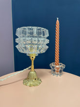 Charger l'image dans la galerie, Lampe à poser vintage - Socle vintage, tige laiton et globe en verre pointe de diamants
