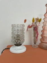 Charger l'image dans la galerie, Lampe à poser vintage - Globe en verre en pointe de diamants, socle en céramique
